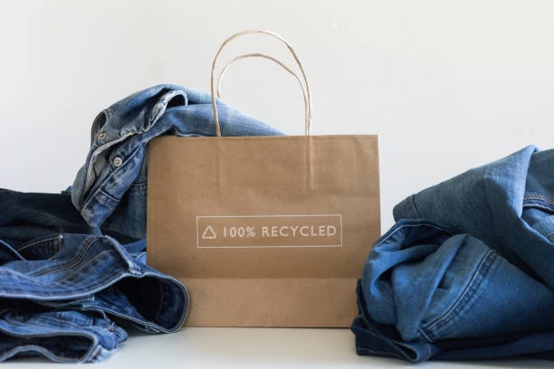 100% recycled paper shopping bag with jeans for sustainable fashion retail