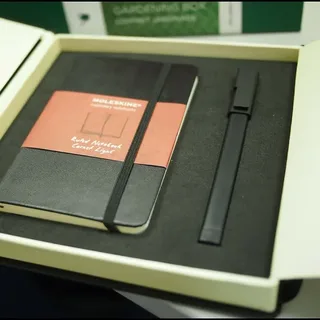 Example of brand packaging for corporate gift notebook set