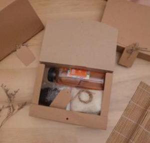 Custom kraft apparel packaging with eco materials highlighting sustainable brand presentation and customer experience.