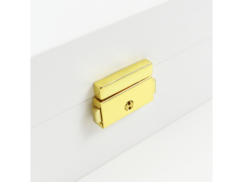 Close-up of a polished gold metal clasp closure on a white custom rigid gift box, designed for luxury jewelry, cosmetic and premium product packaging.